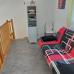 Chez Maika Et Etienne *